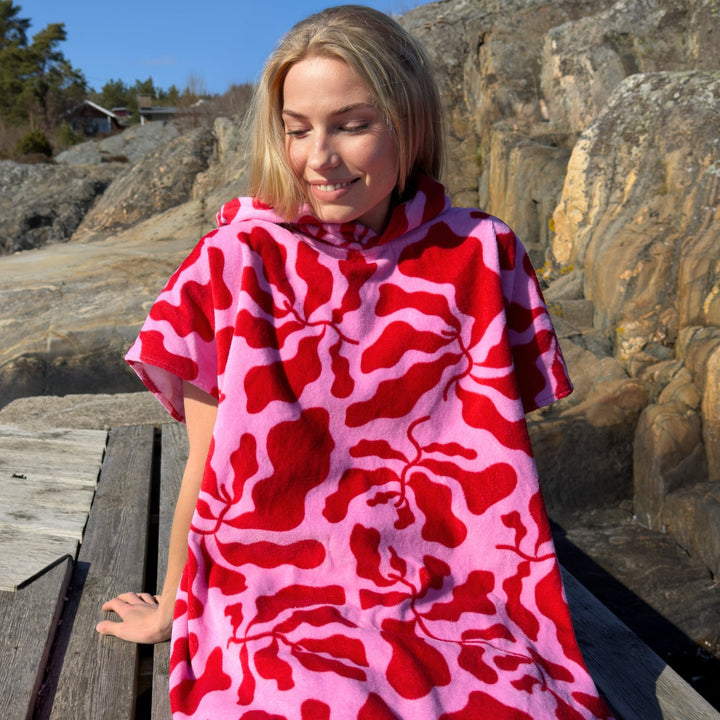 Gemusterter Roter Badeponcho