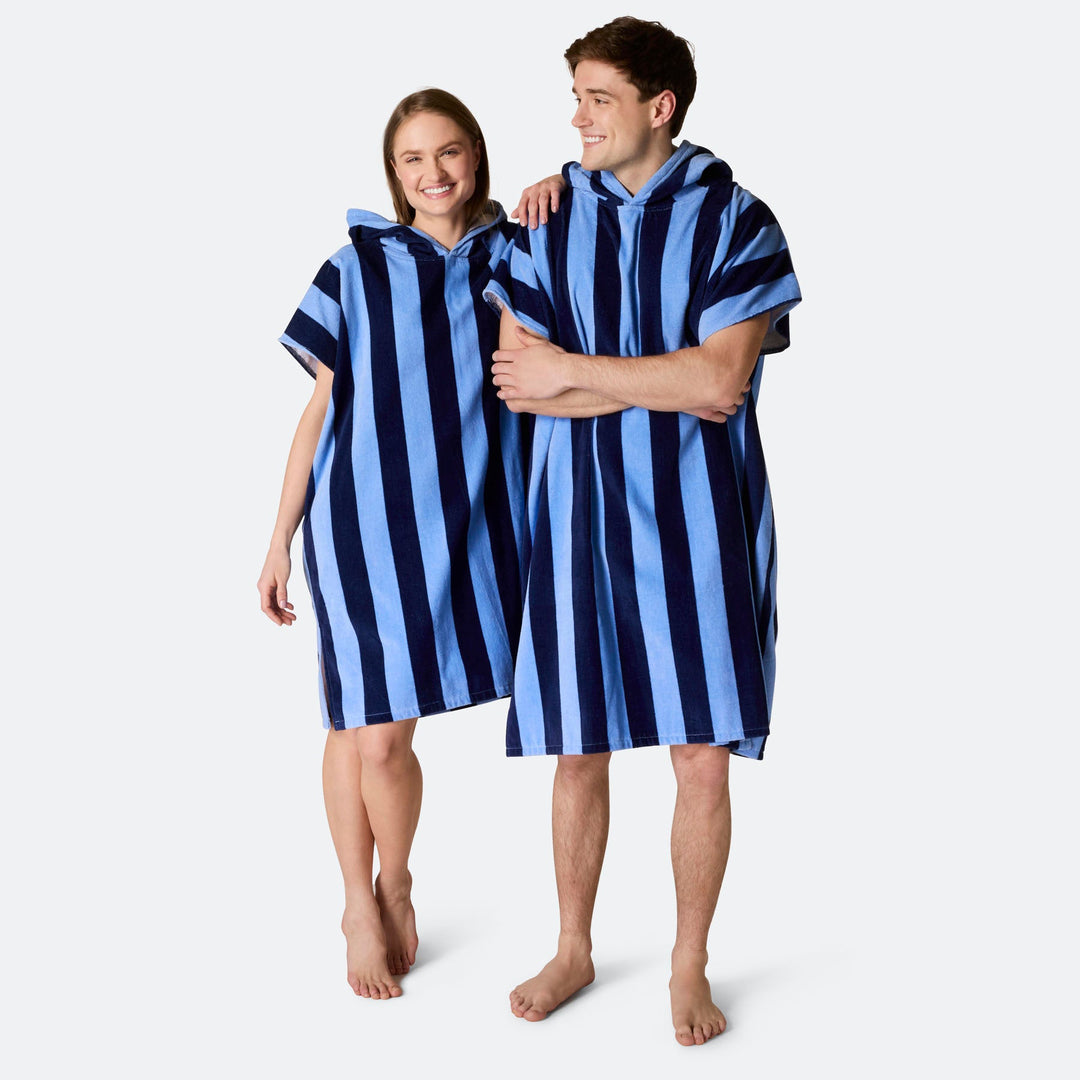 Gestreifter Blauer Badeponcho