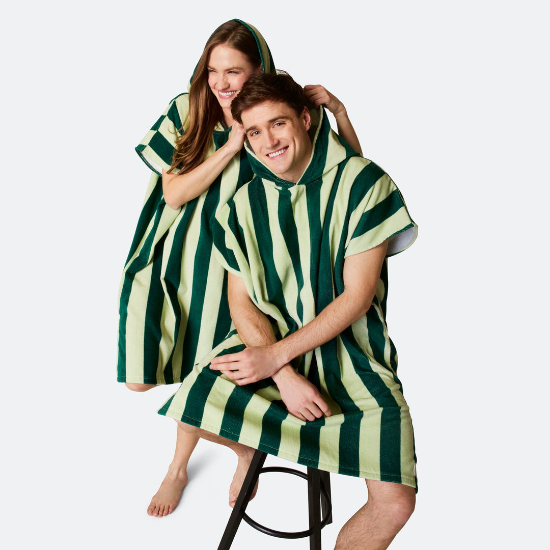 Gestreifter Grüner Badeponcho