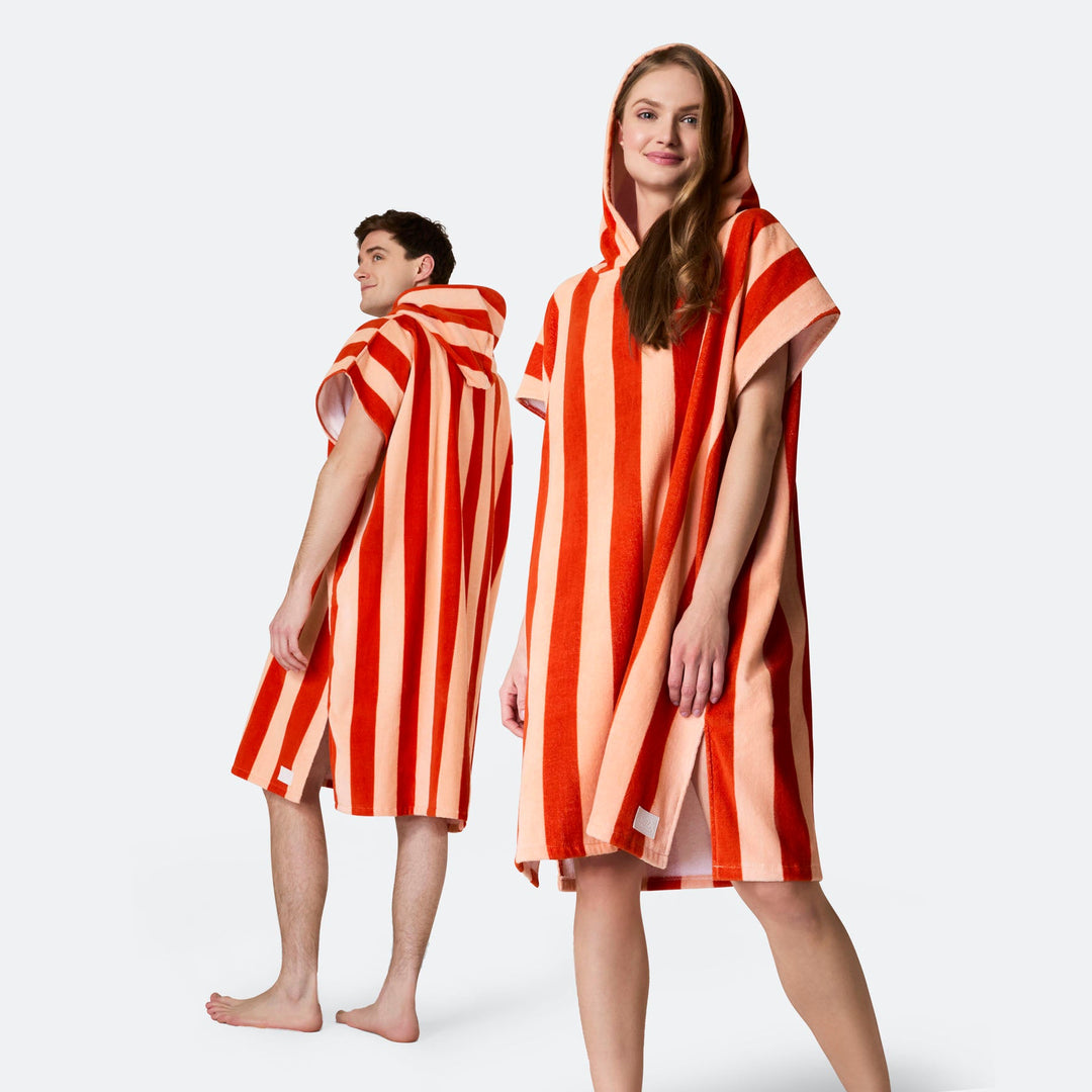 Gestreifter Roter Badeponcho